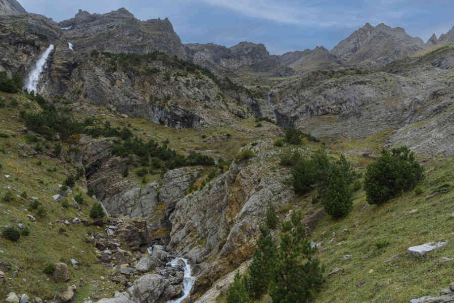 Huesca - parque nacional de Ordesa y Monte Perdido - valle de Pineta 06 - cascadas del Cinca.jpg